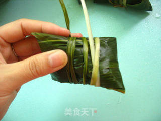 【端午·粽子】四角粽包法--黑米鲍鱼粽的做法步骤:11