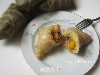 广式蛋黄肉粽的做法步骤:11