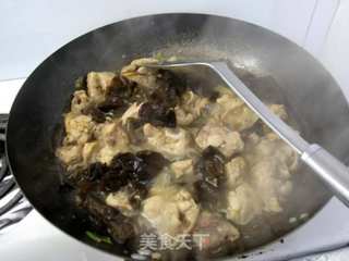 木耳啤酒鸡的做法步骤：9