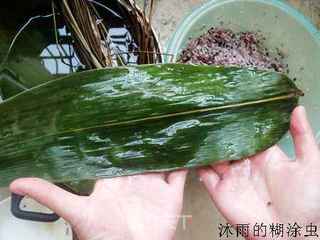端午浓情-黑白糯米鲜肉粽的做法步骤:5