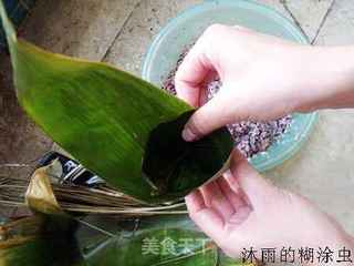端午浓情-黑白糯米鲜肉粽的做法步骤:6