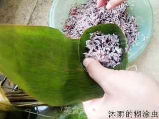 端午浓情-黑白糯米鲜肉粽的做法步骤:7