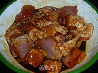 经典咸味粽——蛋黄肉粽的做法步骤:2