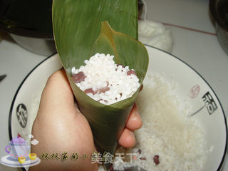 圆锥蜜红豆粽子的做法步骤:9
