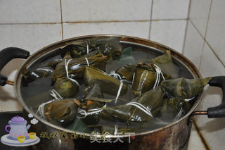圆锥蜜红豆粽子的做法步骤:13