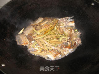 蕨菜烧带鱼的做法步骤:5