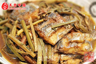 蕨菜烧带鱼的做法步骤:7