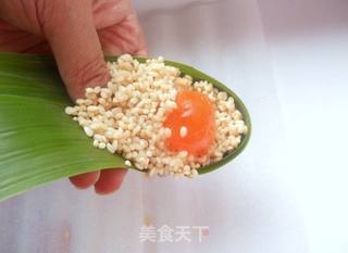 斧头棕--蛋黄肉粽的做法步骤：7