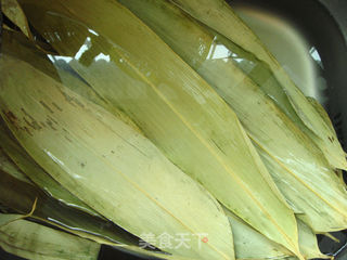 黑糯米粽子的做法步骤:2