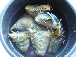 黑糯米粽子的做法步骤:11