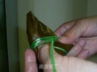 【家乡的风味】蜜枣花生粽的做法步骤:4
