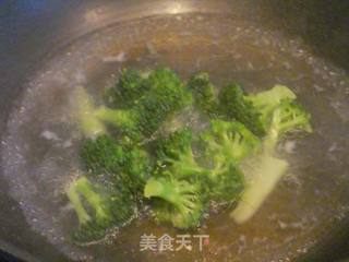 虾仁银鱼金瓜盅的做法步骤:5