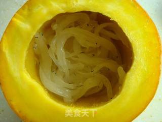 虾仁银鱼金瓜盅的做法步骤:7