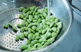 初夏时令家常菜—茭白炒毛豆籽的做法步骤:5
