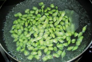 初夏时令家常菜—茭白炒毛豆籽的做法步骤:6