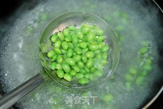 初夏时令家常菜—茭白炒毛豆籽的做法步骤:7