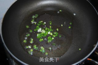 初夏时令家常菜—茭白炒毛豆籽的做法步骤:8