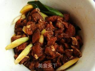 五香肉粽的做法步骤:2