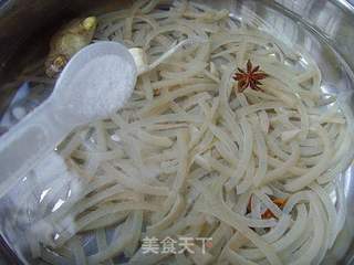 【夏日小凉菜】:双色皮冻的做法步骤:7