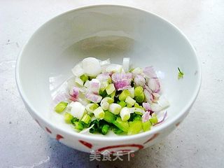【夏日小凉菜】凉拌黄花菜的做法步骤:3