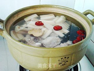 莲藕红枣黑豆排骨汤的做法步骤:3
