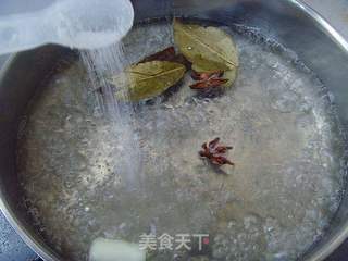 【夏日小凉菜】:五香花生米的做法步骤:3