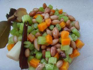 【夏日小凉菜】:五香花生米的做法步骤:6