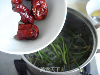 红枣枸杞车前草水的做法步骤:4