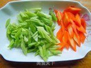 芹菜拌腐竹的做法步骤:2