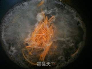 【夏日小凉菜】凉拌金针菇的做法步骤:2