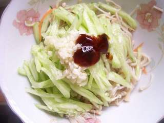【夏日小凉菜】凉拌金针菇的做法步骤:6