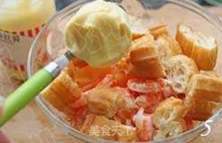 减肥的MM看过来 水果虾仁油条沙拉的做法步骤:5