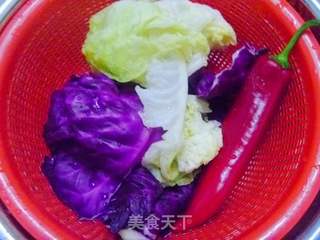 【夏季小凉菜】彩椒拌双色甘蓝的做法步骤：2