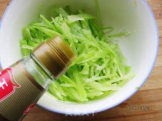 葱油莴笋的做法步骤：4