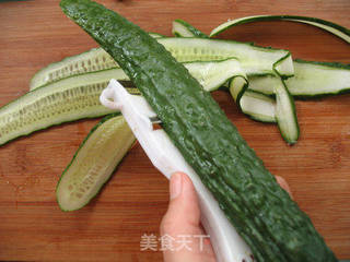 【夏日小凉菜】如此简单【香拌西芹番茄】的做法步骤:2