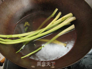 【夏日小凉菜】如此简单【香拌西芹番茄】的做法步骤:4