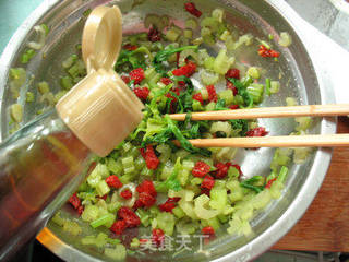 【夏日小凉菜】如此简单【香拌西芹番茄】的做法步骤:8