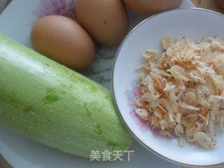 西葫芦鸡蛋饺子的做法步骤:2
