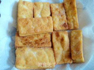 家常葱烧豆腐的做法步骤：1