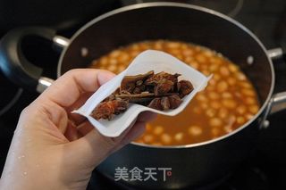 台湾风味小菜·花生卤面筋的做法步骤：4