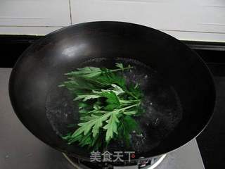 五月艾叶香---艾叶煎蛋的做法步骤:4