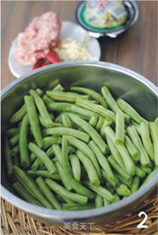 橄榄菜煸四季豆——很惹味的抢手下饭菜的做法步骤:2