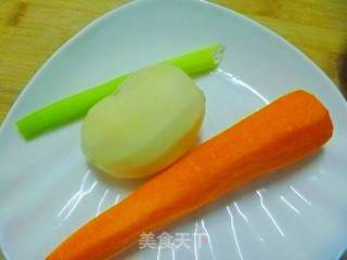 营养午餐---三丁盖饭的做法步骤：1