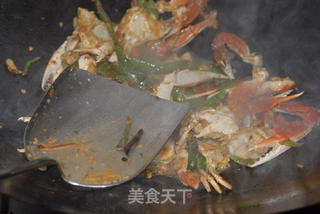 【川菜】青椒炒蟹的做法步骤：11