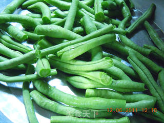 【川菜】干煸四季豆的做法步骤：3