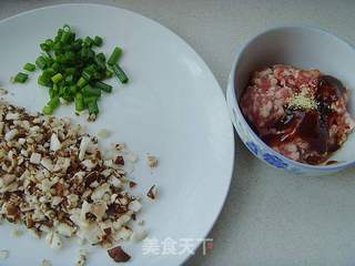 【川菜】：红油抄手的做法步骤：1