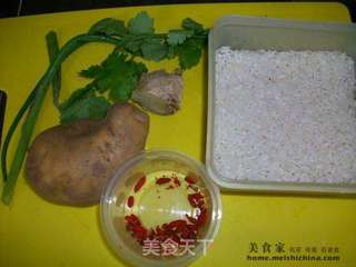 宝宝吃得香@@简单易做的~~土豆粥的做法步骤：1