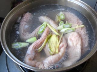 【川菜】—肥肠豆花的做法步骤：1