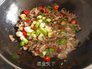 【川菜】双椒炒猪心的做法步骤:11