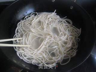 麻辣肉丝拌凉面的做法步骤:2